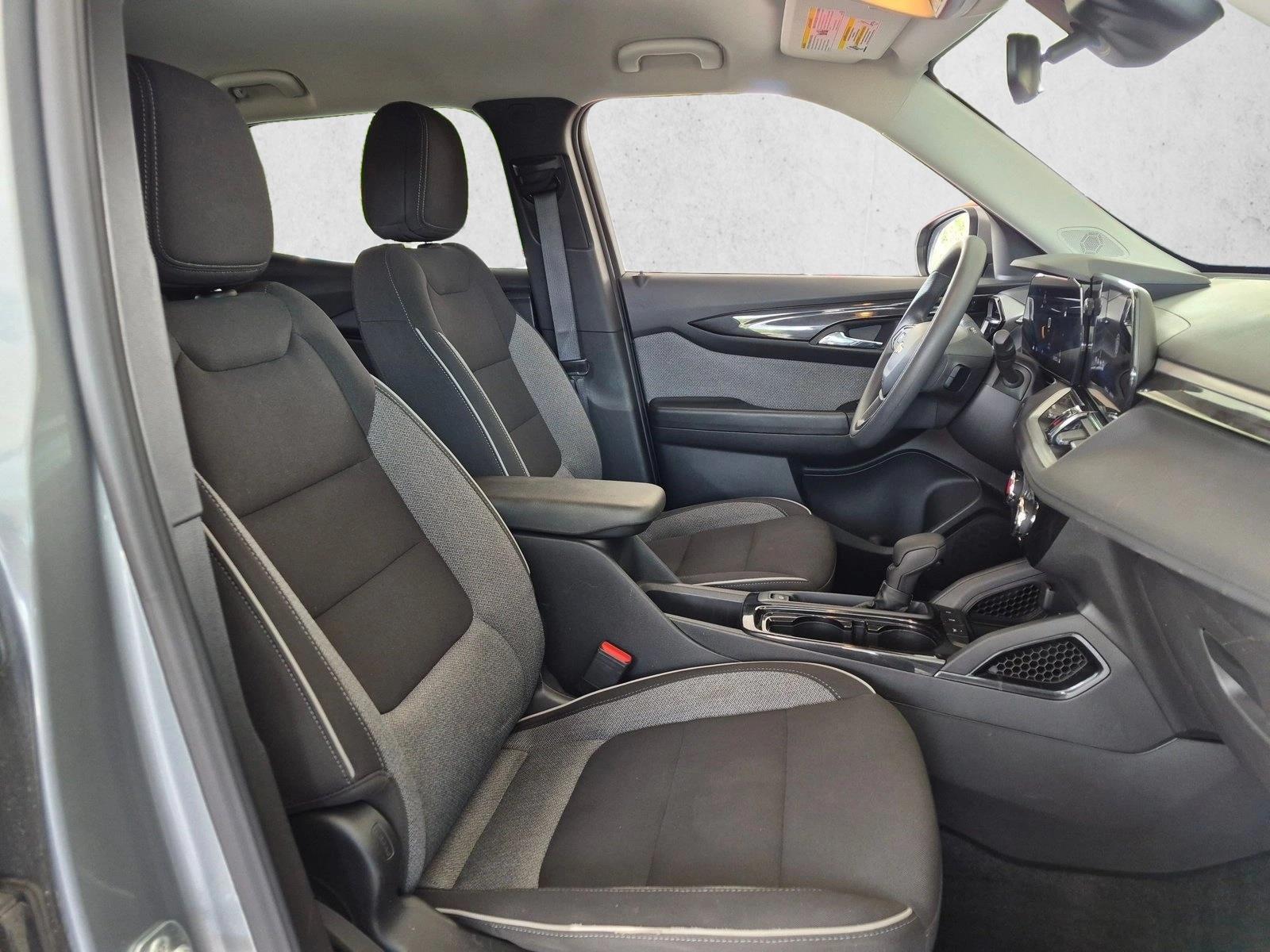 Used 2025 Sterling Gray Metallic Chevrolet LT image 18