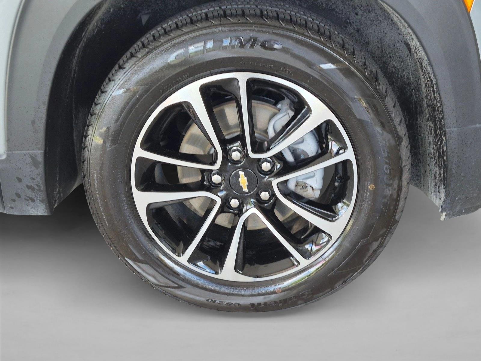 Used 2025 Sterling Gray Metallic Chevrolet LT image 20