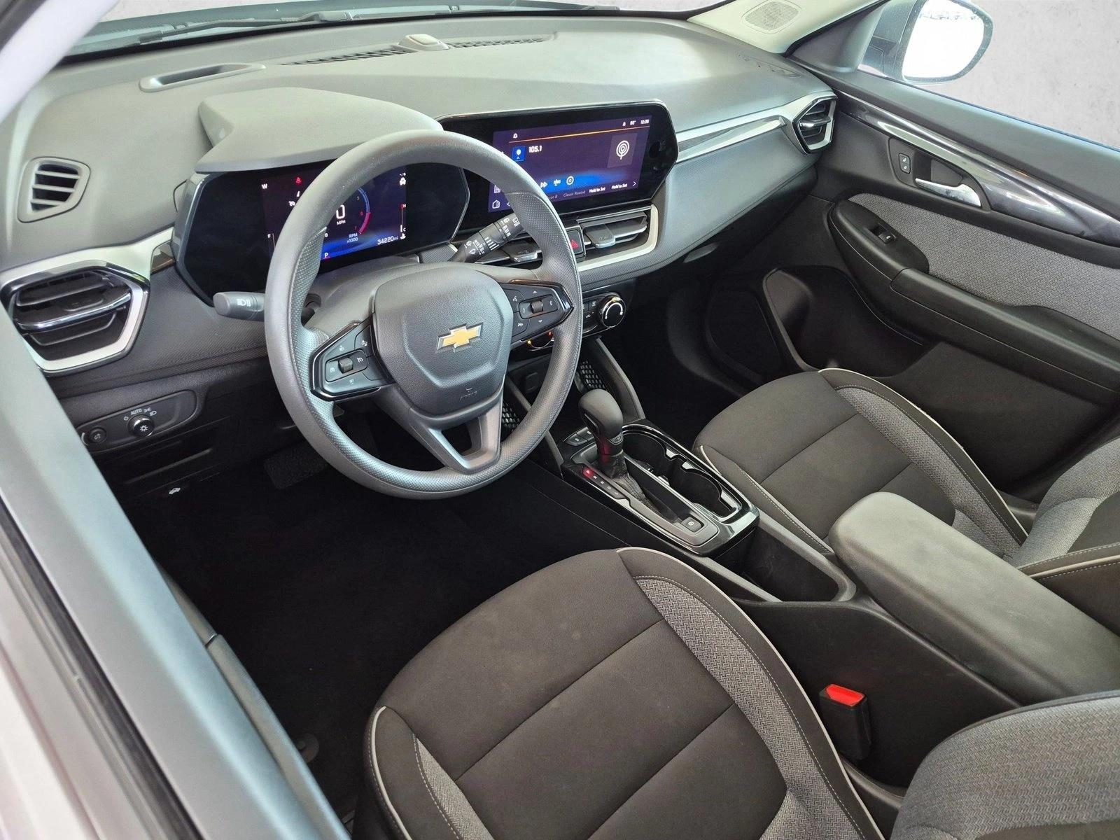Used 2025 Sterling Gray Metallic Chevrolet LT image 9