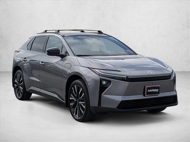 View vehicle photo 3