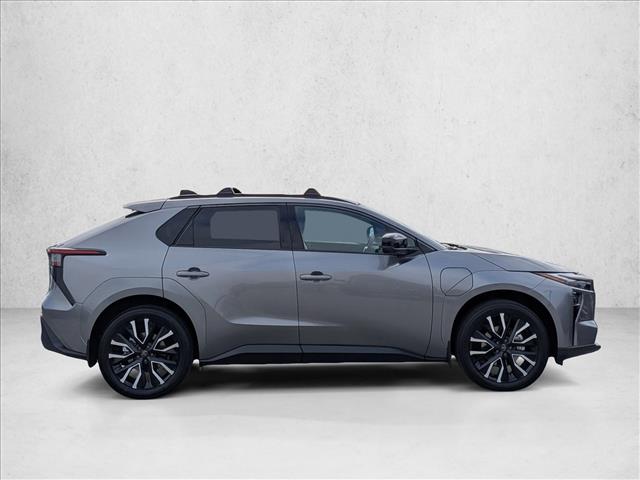 View vehicle photo 4