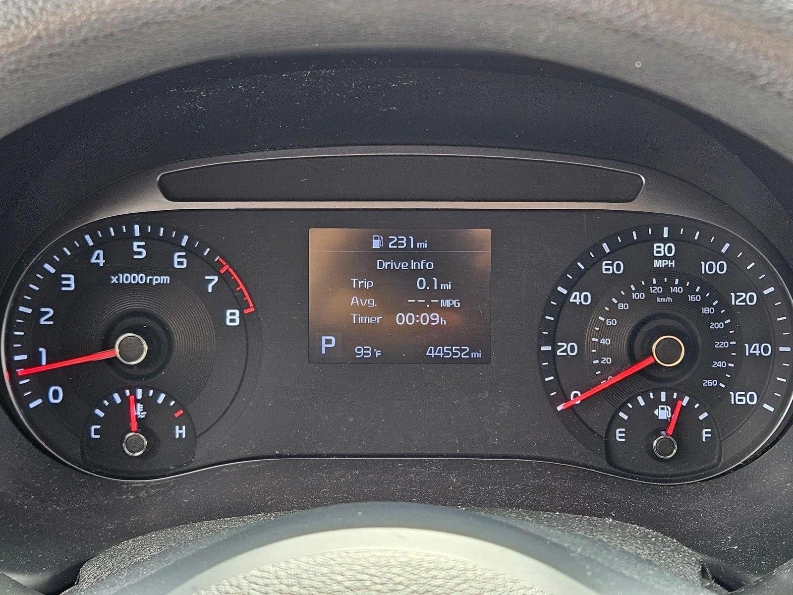 Used 2022 Snow White Pearl Kia LX image 10
