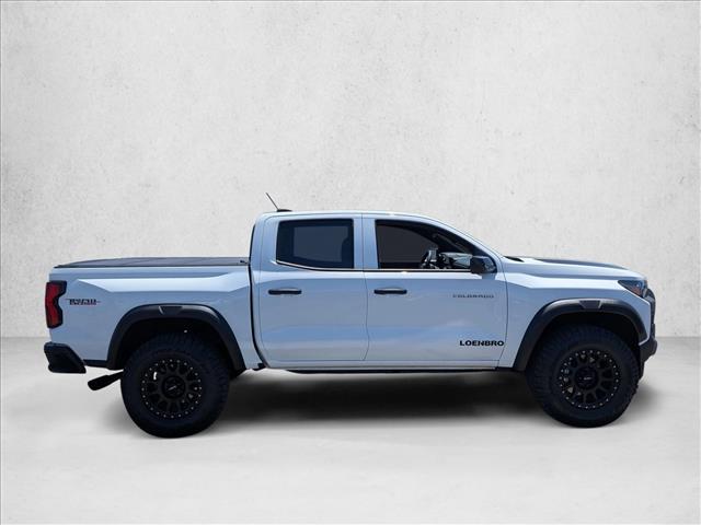 View vehicle photo 3
