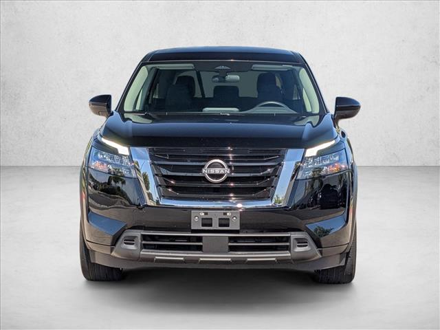 View vehicle photo 2