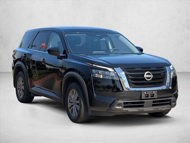 View vehicle photo 3