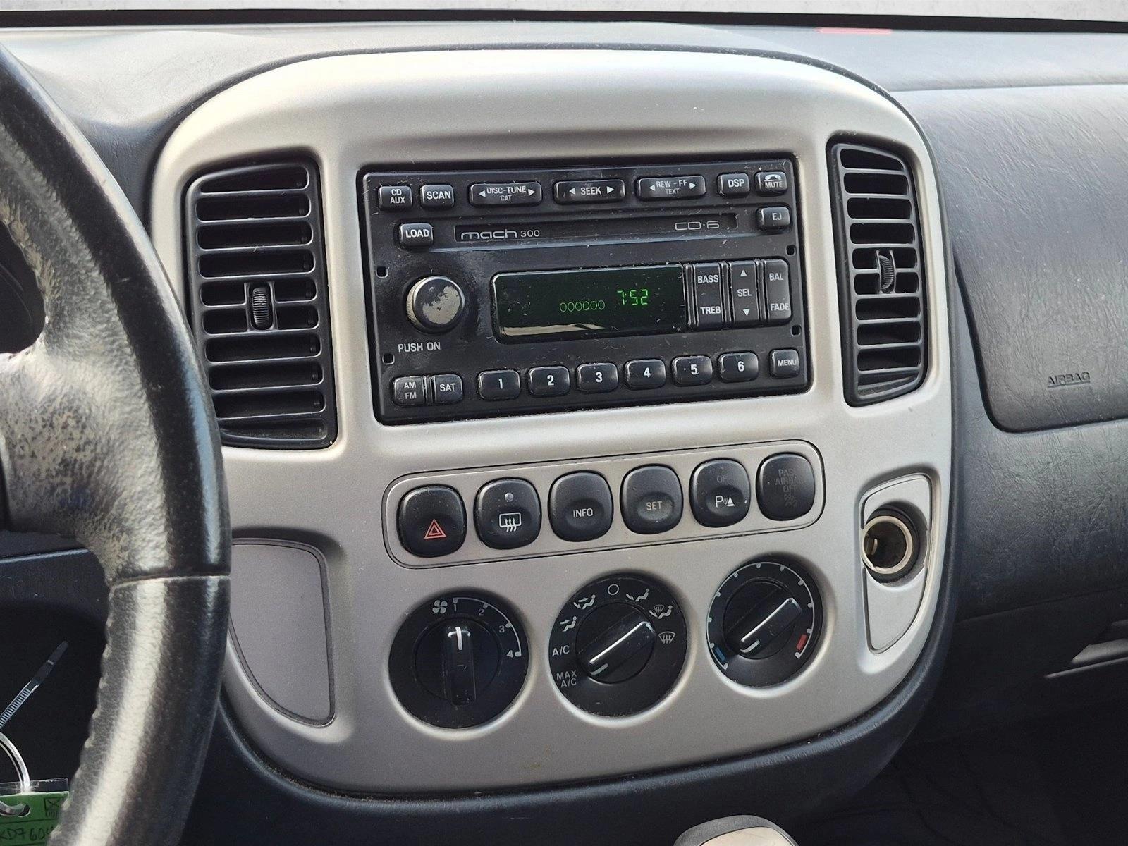 Used 2005 Black Ford Limited image 11