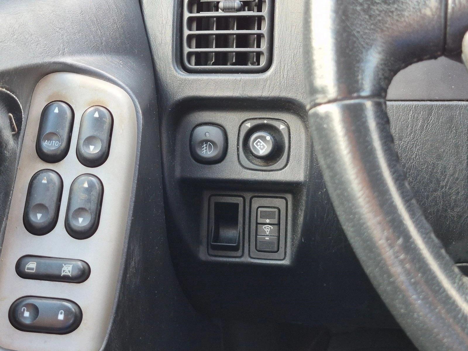 Used 2005 Black Ford Limited image 14
