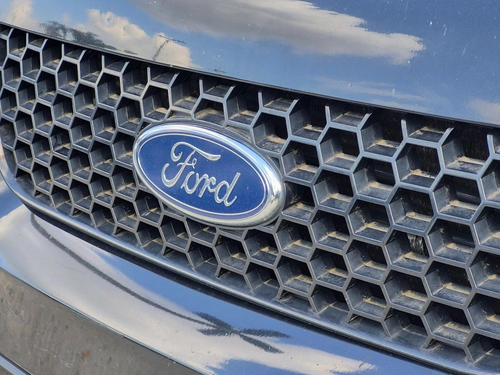 Used 2005 Black Ford Limited image 15