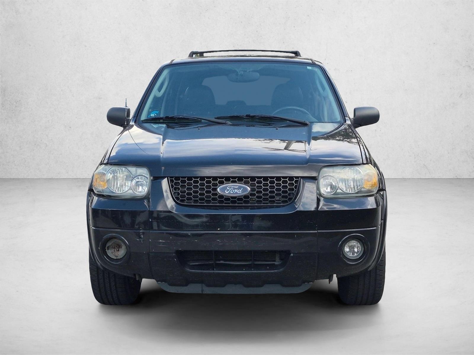 Used 2005 Black Ford Limited image 2