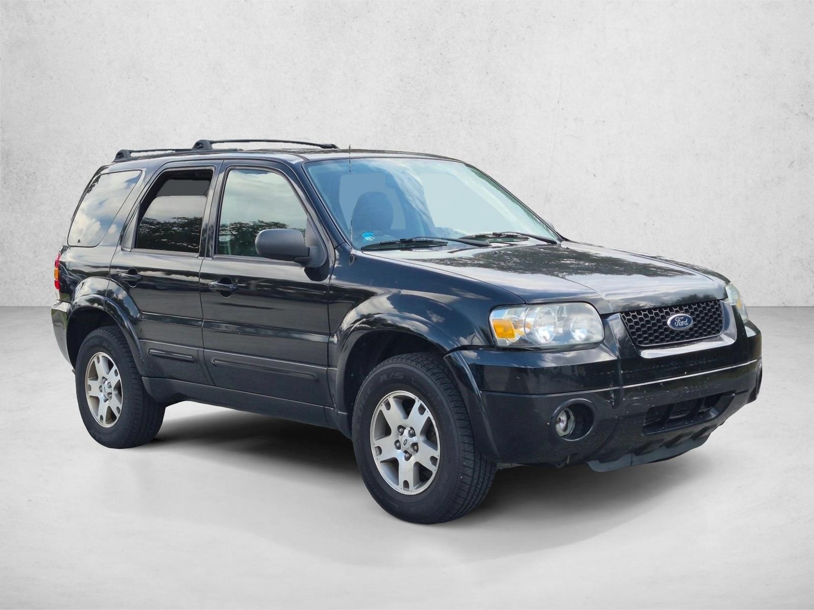 Used 2005 Black Ford Limited image 3