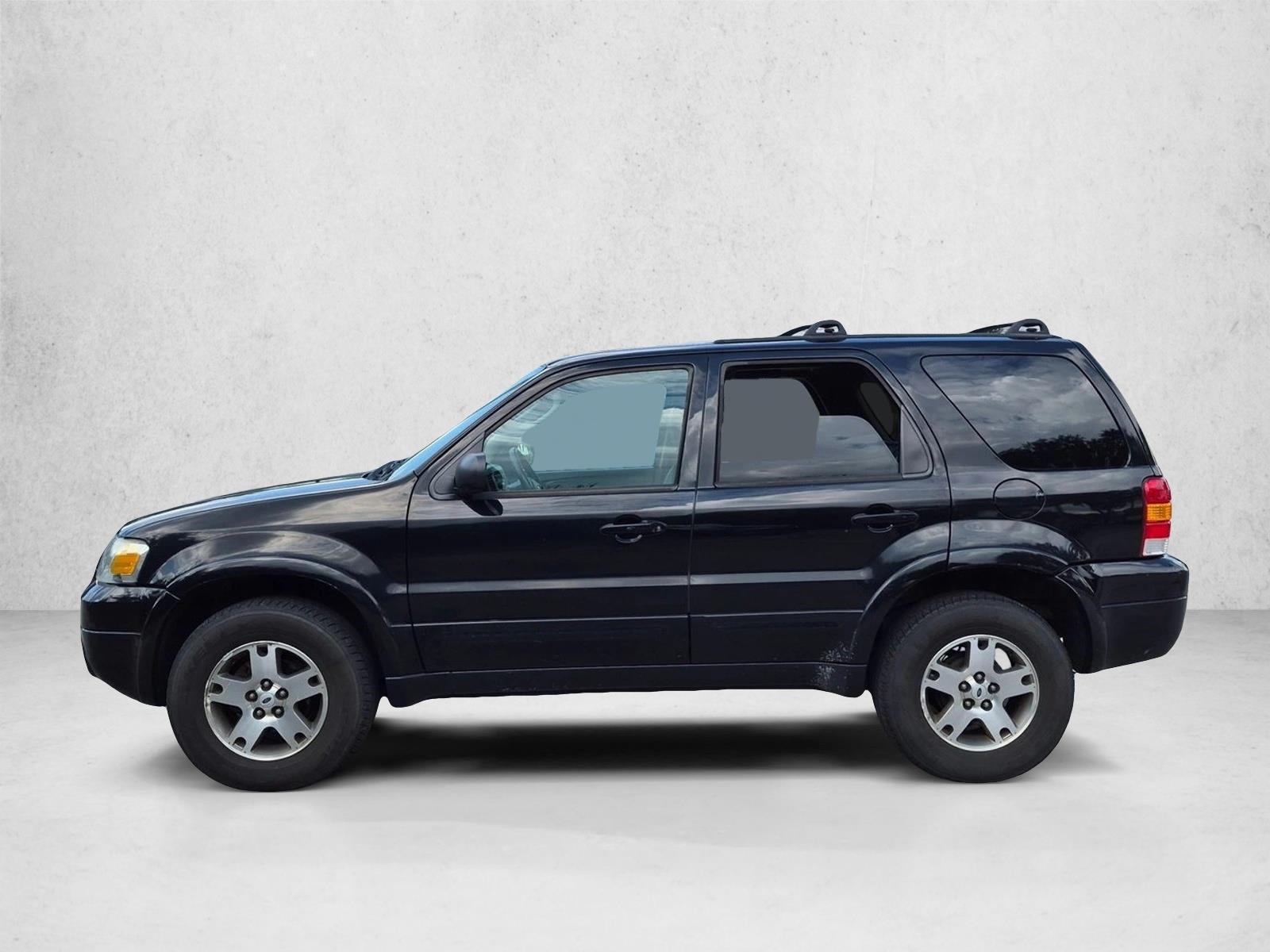 Used 2005 Black Ford Limited image 8