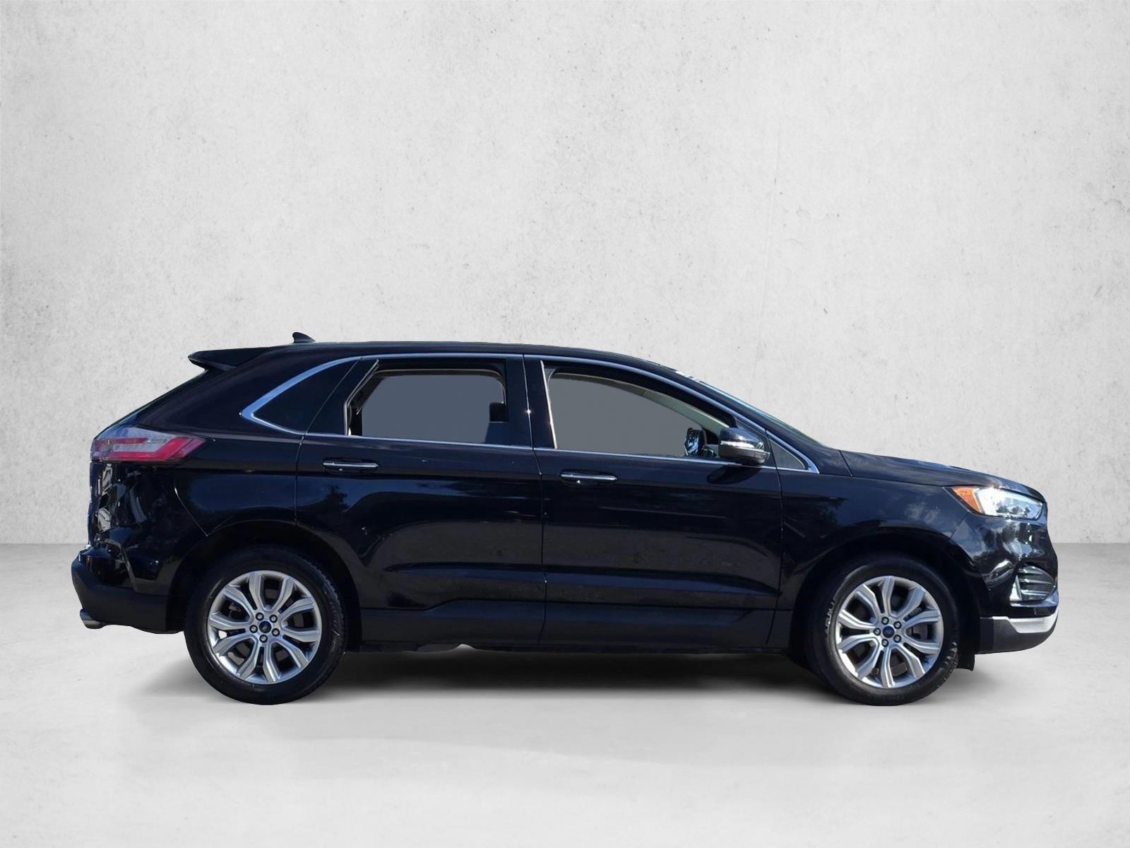 Used 2022 Agate Black Metallic Ford Titanium image 4