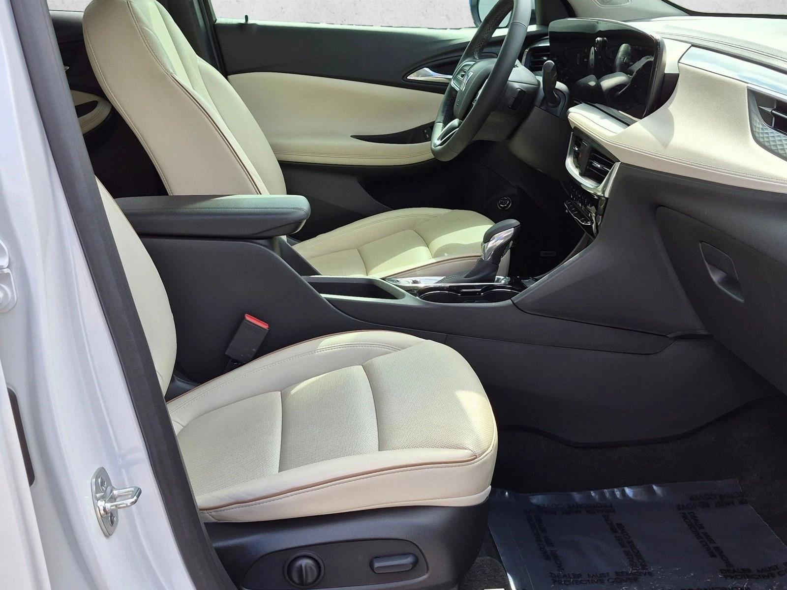 Used 2026 White Frost Tricoat Buick Avenir image 20