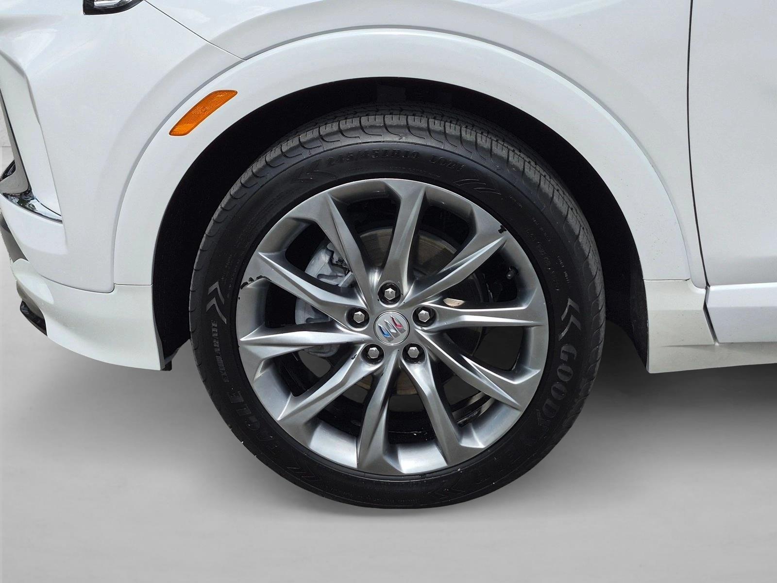 Used 2026 White Frost Tricoat Buick Avenir image 23