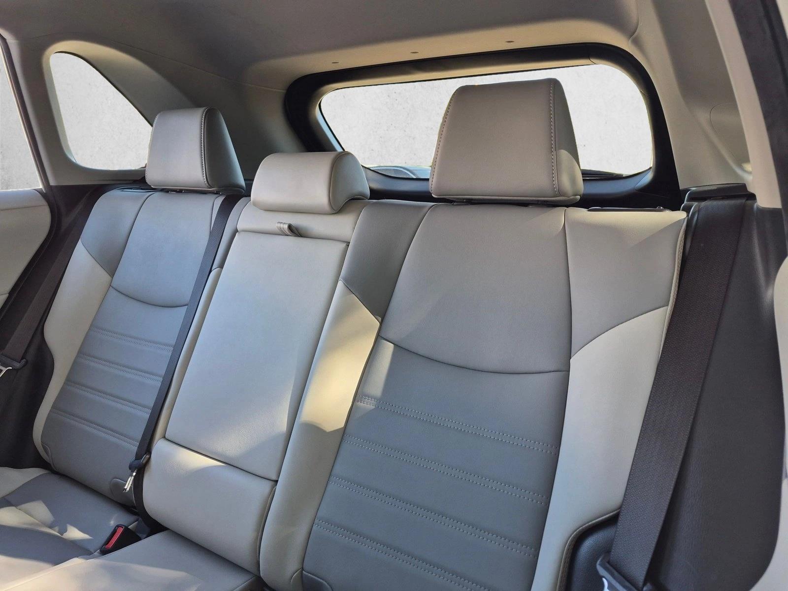 Used 2019 Super White Toyota XLE Premium image 14