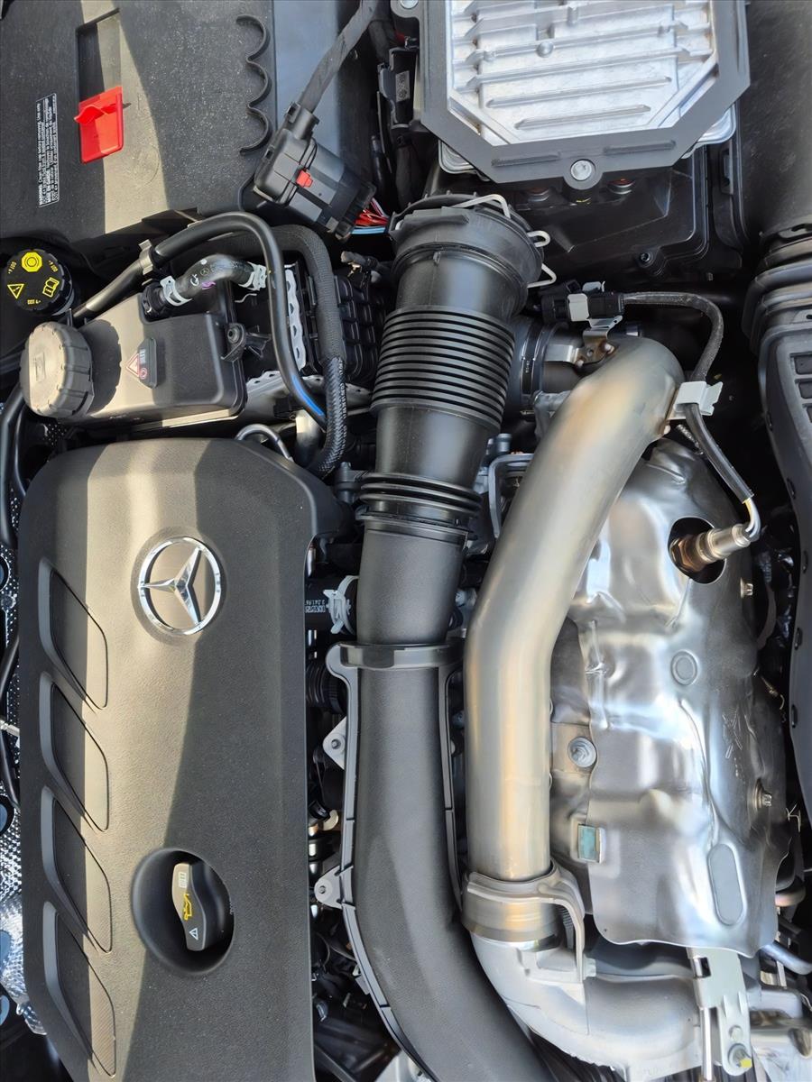 Used 2026 Night Black Mercedes-Benz GLB 250 image 21