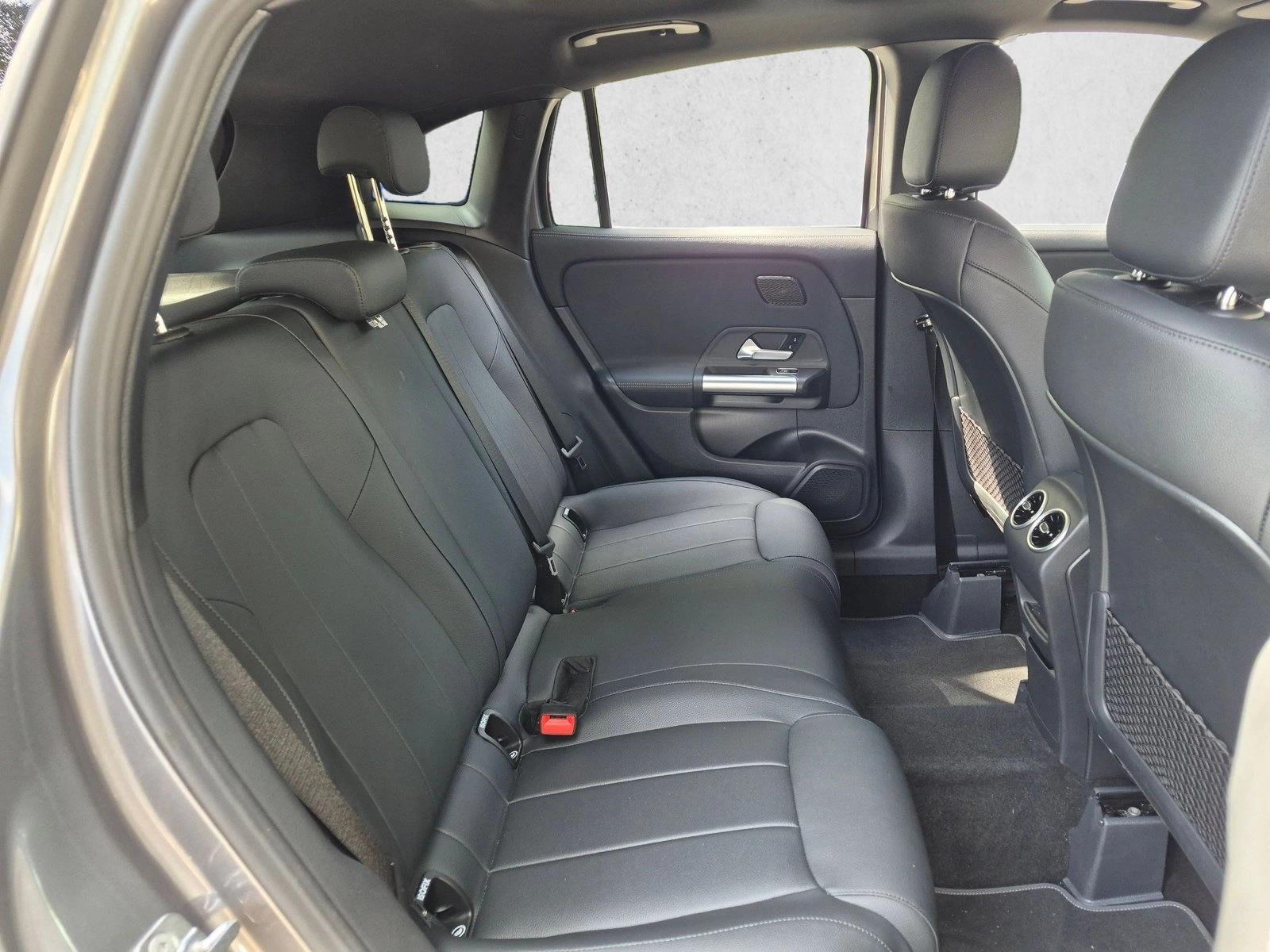 Used 2026 Mountain Grey Metallic Mercedes-Benz GLA 250 image 16