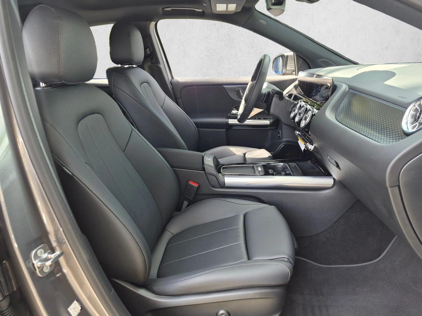 Used 2026 Mountain Grey Metallic Mercedes-Benz GLA 250 image 17