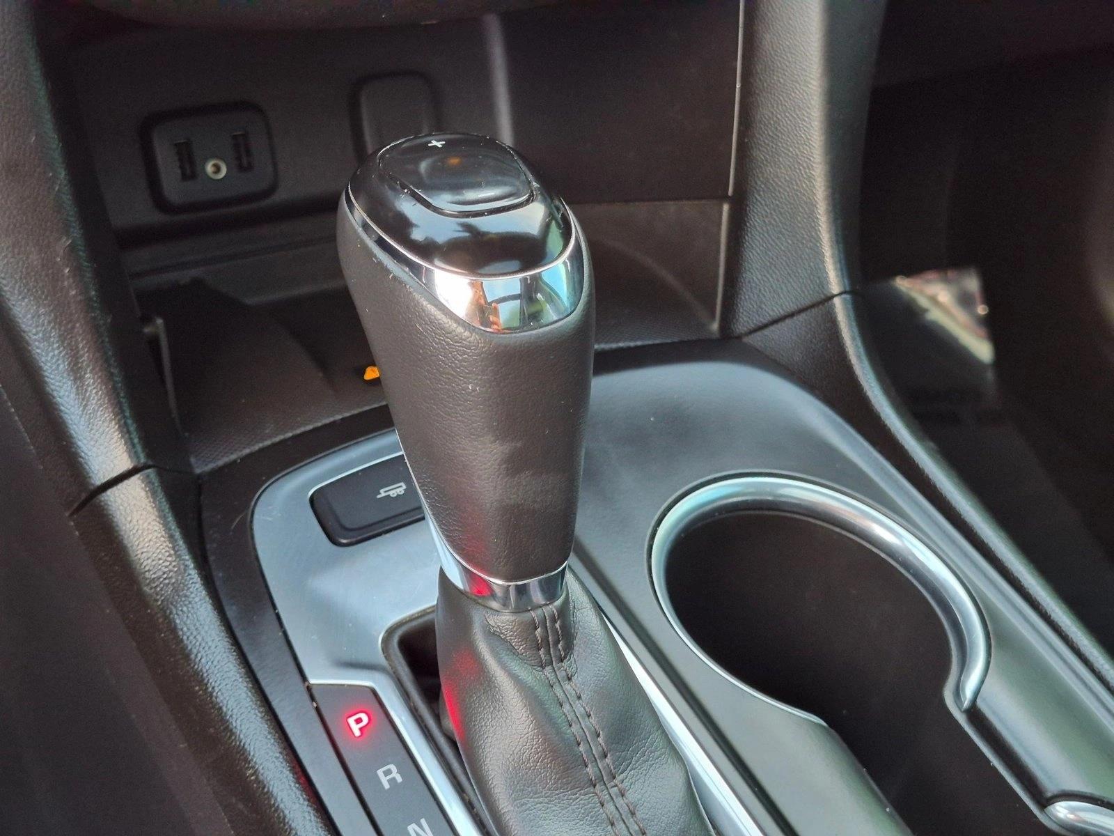 Used 2018 Iridescent Pearl Tricoat Chevrolet Premier image 11