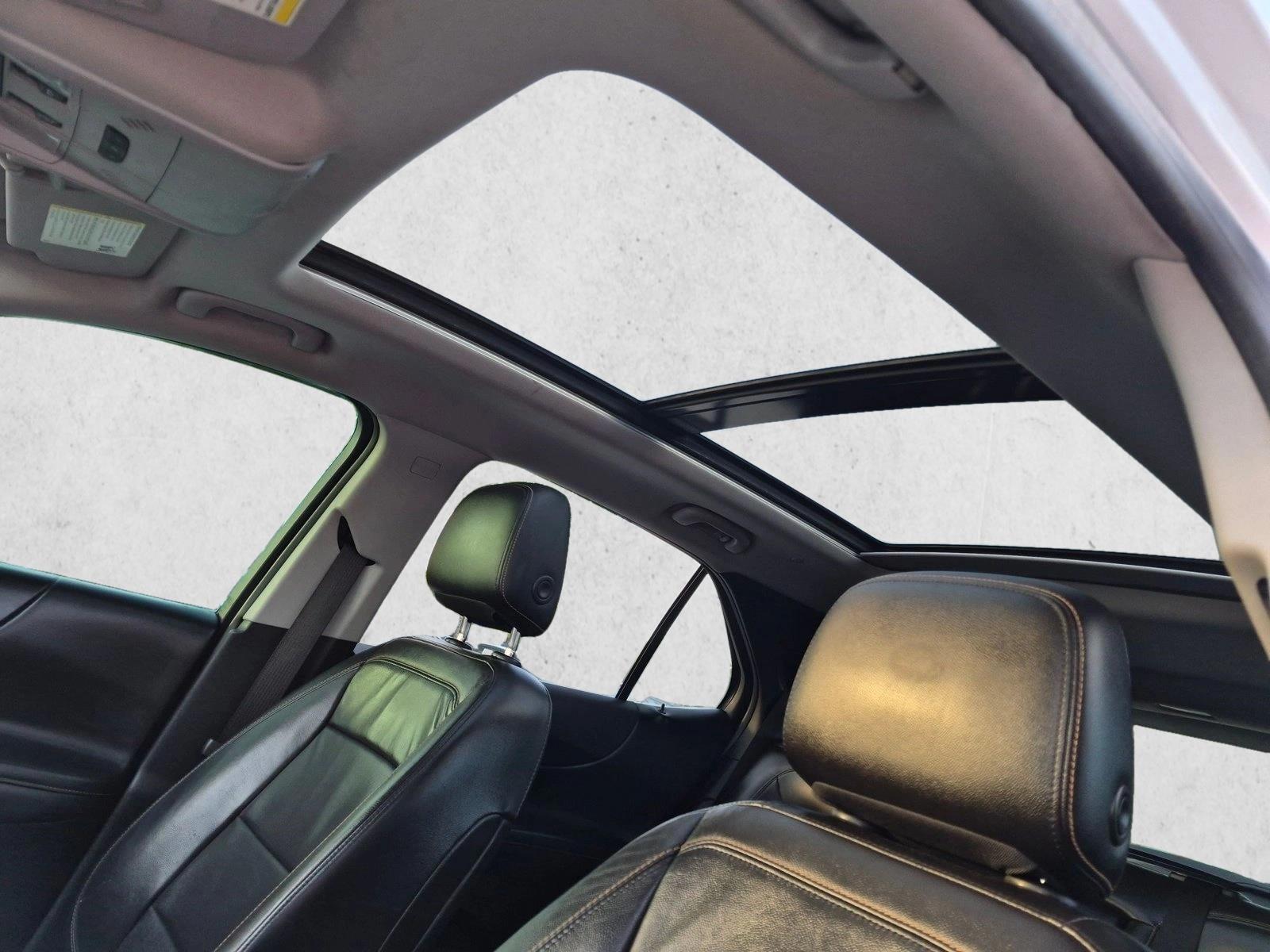 Used 2018 Iridescent Pearl Tricoat Chevrolet Premier image 15