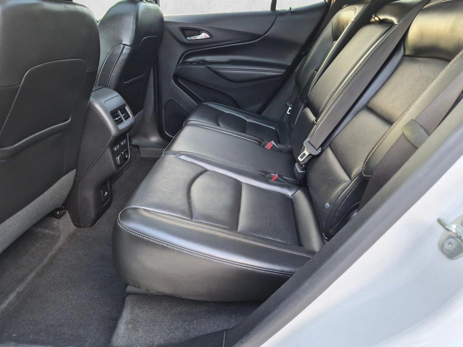 Used 2018 Iridescent Pearl Tricoat Chevrolet Premier image 17