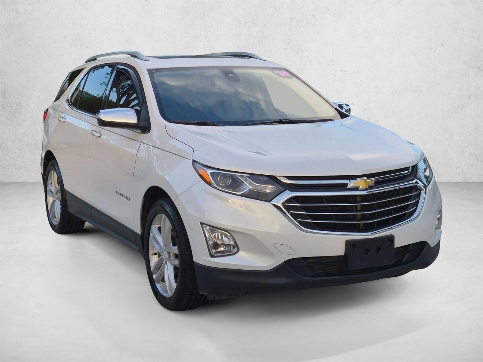 Used 2018 Iridescent Pearl Tricoat Chevrolet Premier image 3