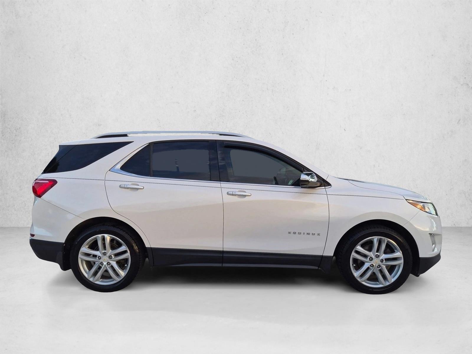 Used 2018 Iridescent Pearl Tricoat Chevrolet Premier image 4