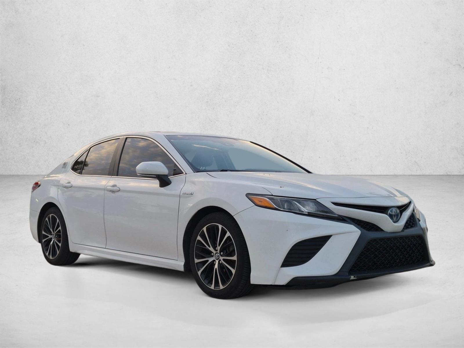 Used 2018 Super White Toyota Hybrid SE image 3