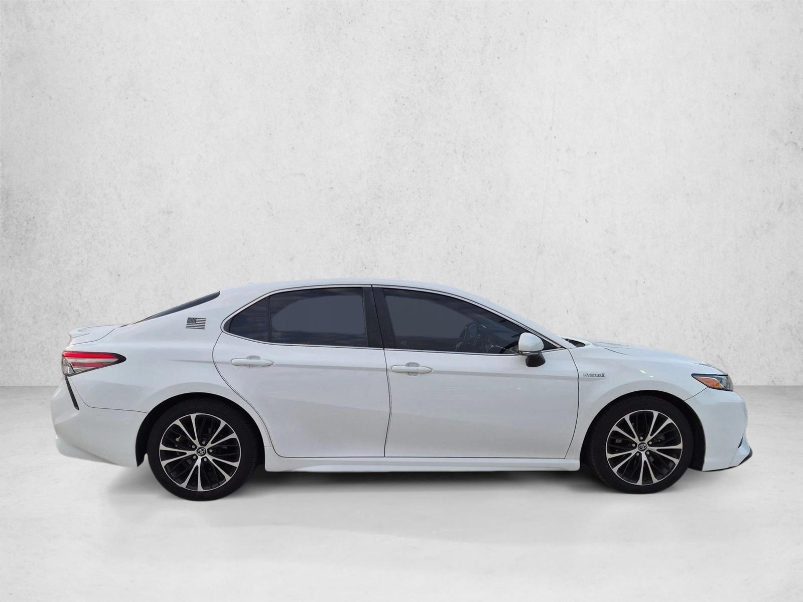 Used 2018 Super White Toyota Hybrid SE image 4