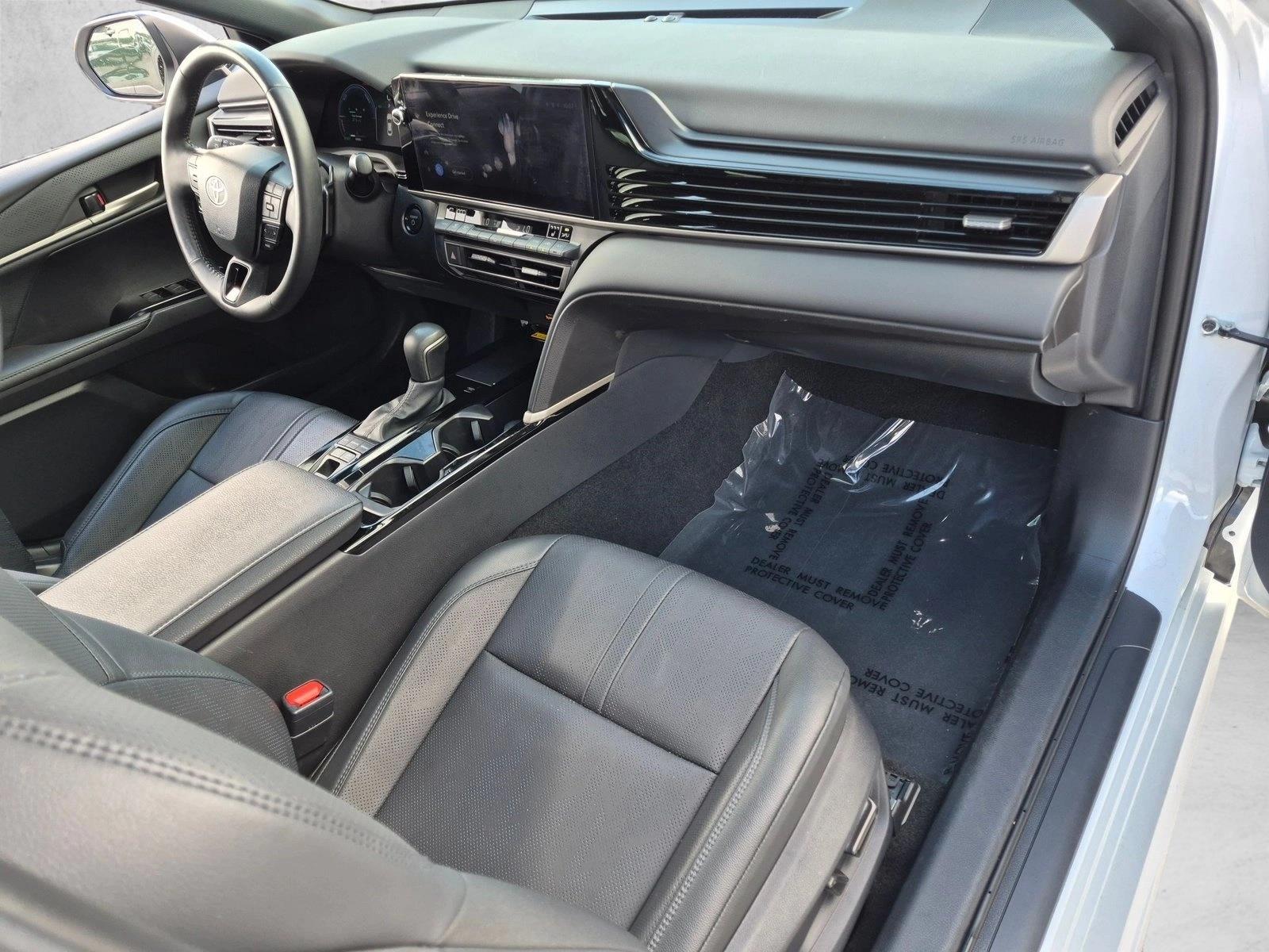 Used 2025 Wind Chill Pearl Toyota XSE image 21