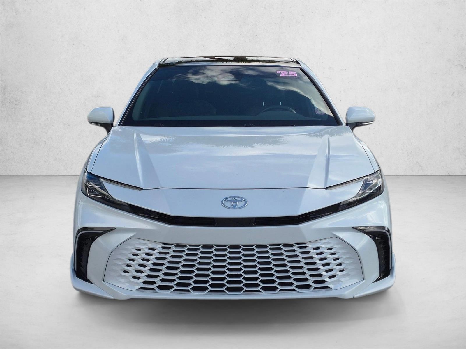 Used 2025 Wind Chill Pearl Toyota XSE image 2