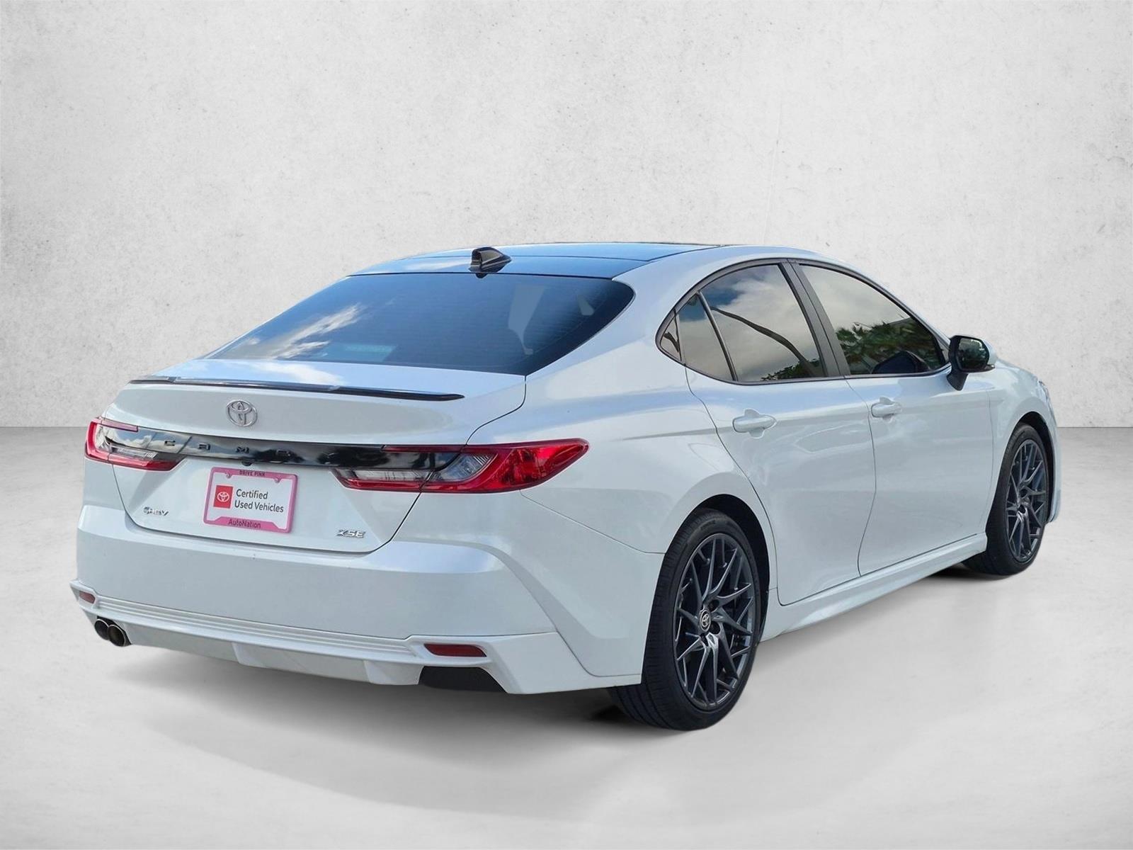 Used 2025 Wind Chill Pearl Toyota XSE image 5