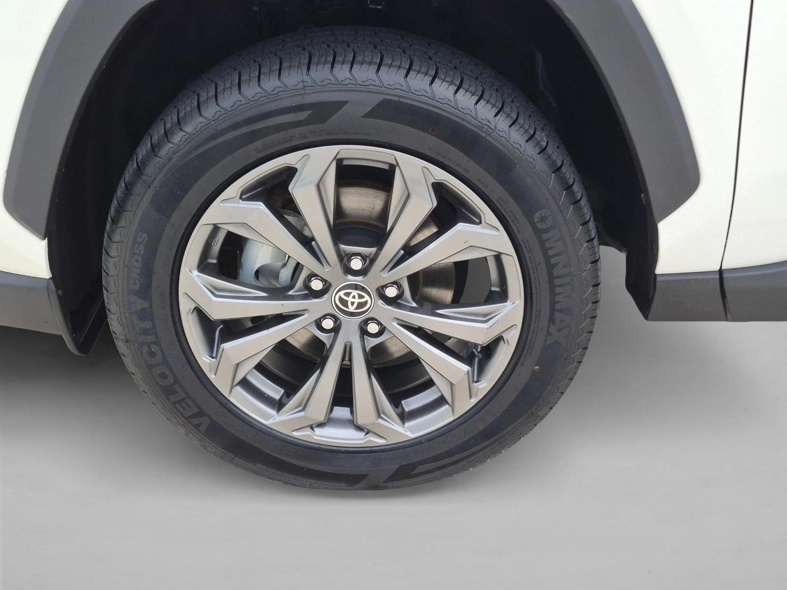 Used 2022 Blizzard Pearl Toyota Hybrid XLE Premium image 23