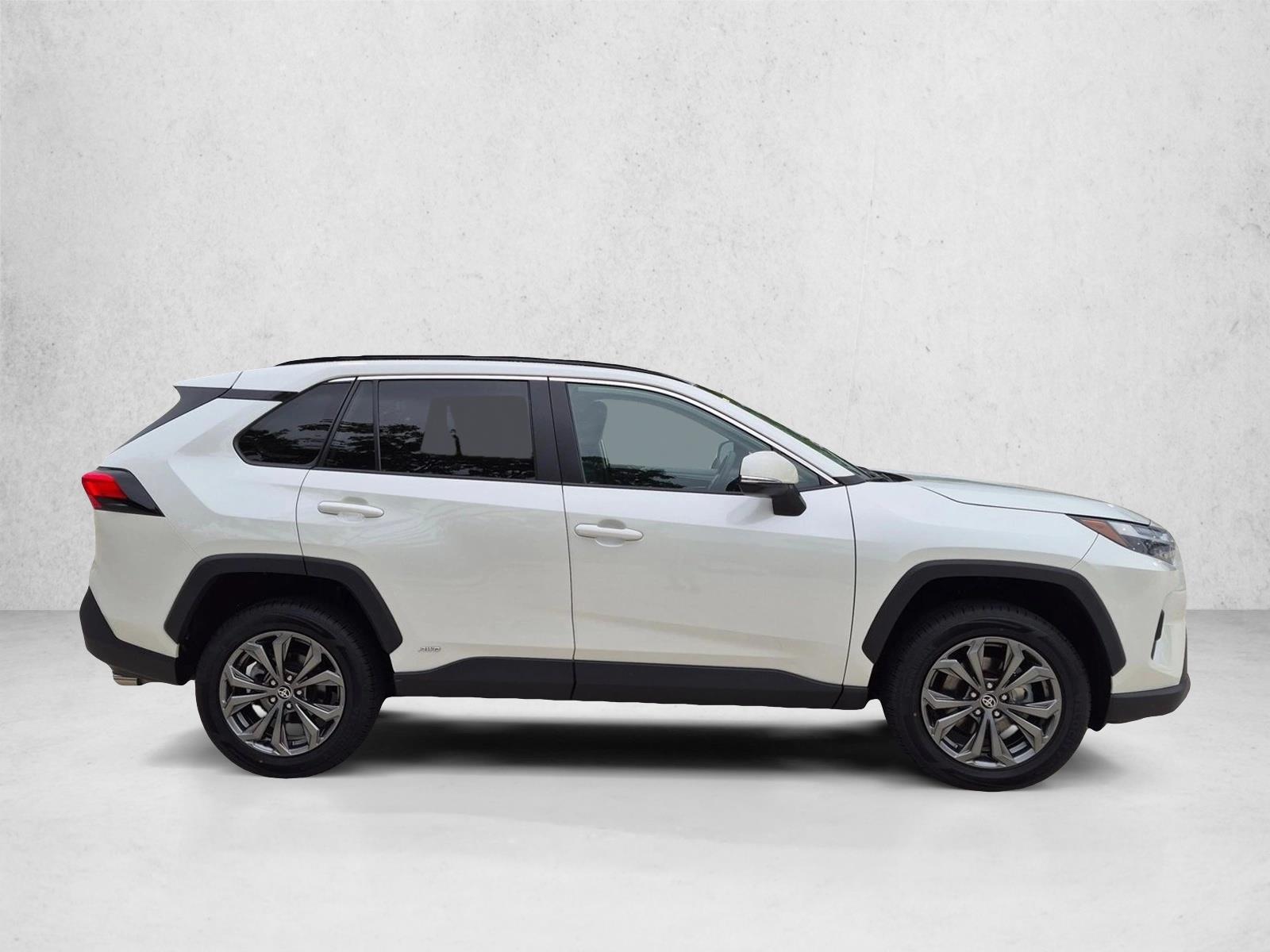 Used 2022 Blizzard Pearl Toyota Hybrid XLE Premium image 4