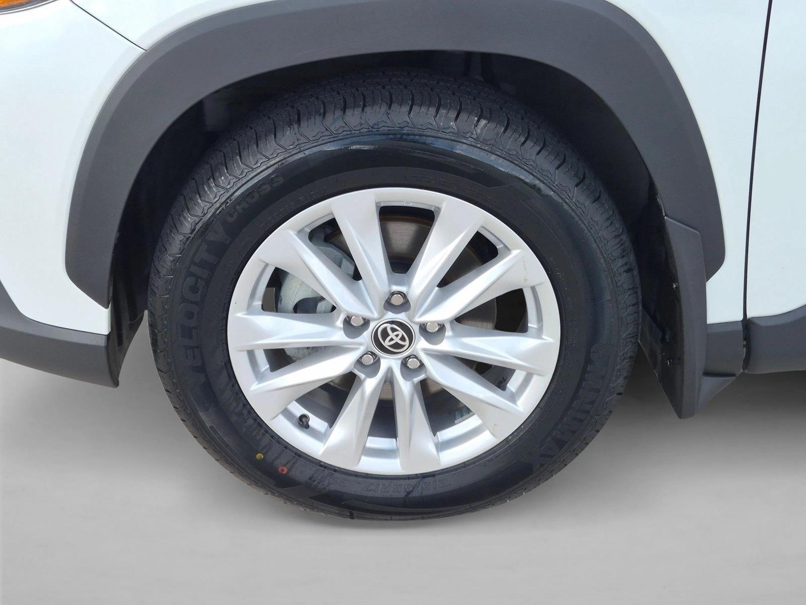 Used 2023 Wind Chill Pearl Toyota LE image 21