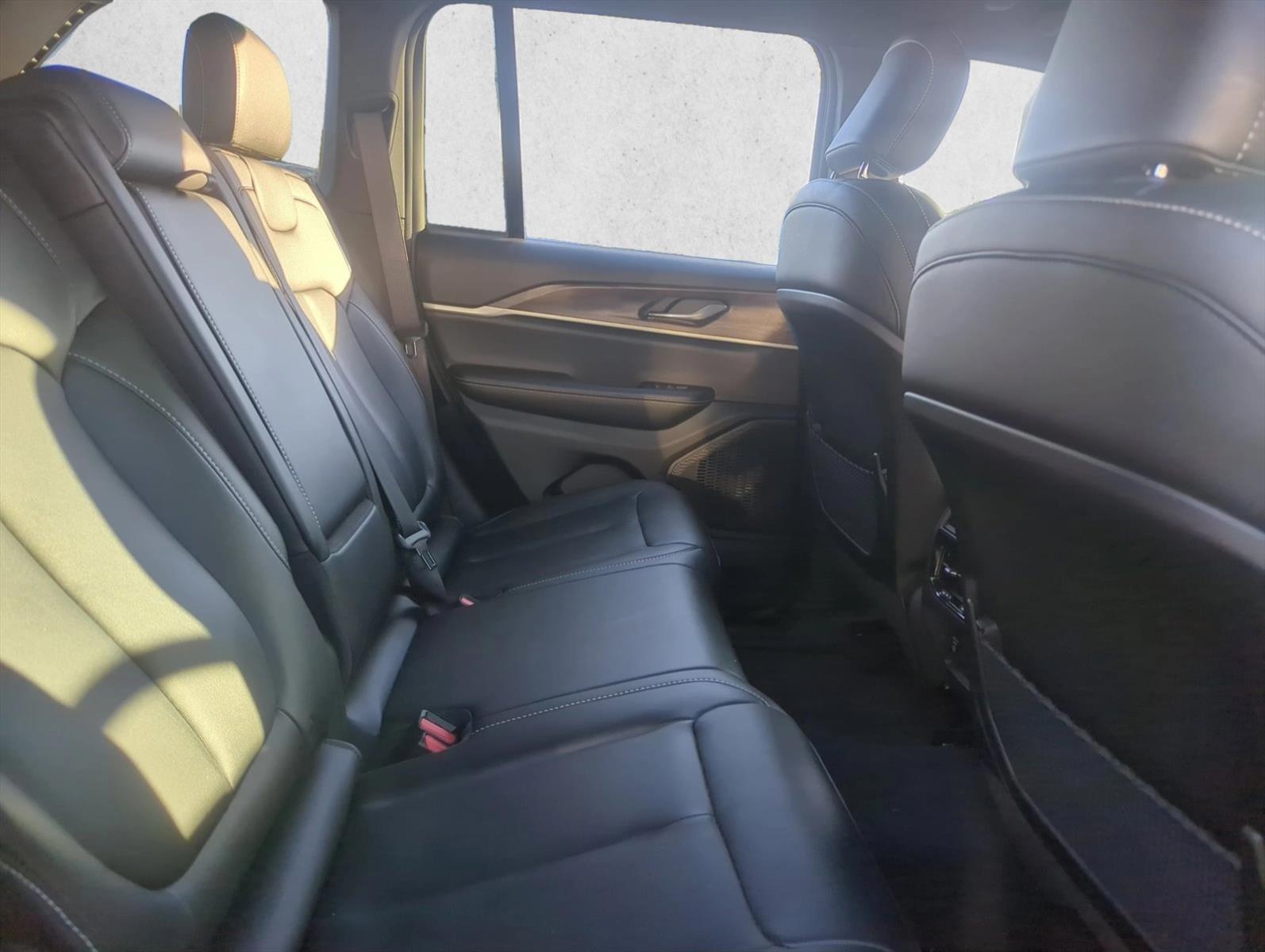 Used 2025 Baltic Gray Metallic Clearcoat Jeep Limited image 17