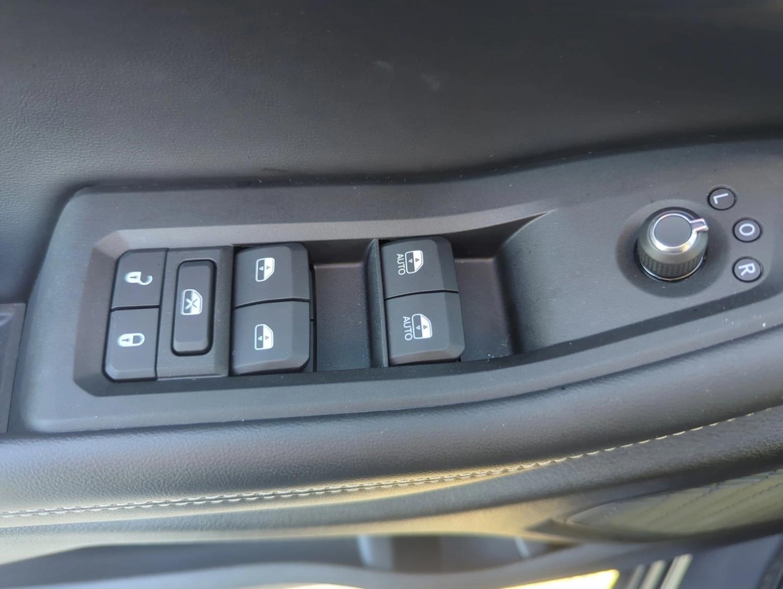 Used 2025 Baltic Gray Metallic Clearcoat Jeep Limited image 27