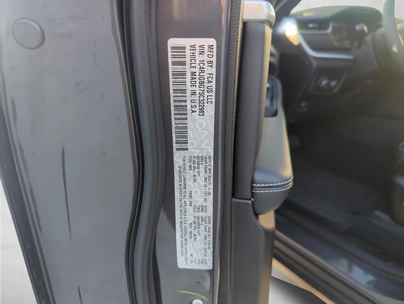 Used 2025 Baltic Gray Metallic Clearcoat Jeep Limited image 28