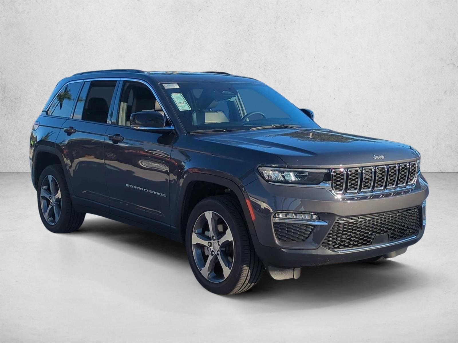 Used 2025 Baltic Gray Metallic Clearcoat Jeep Limited image 3