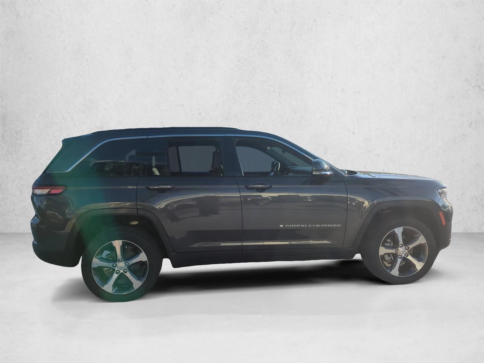 Used 2025 Baltic Gray Metallic Clearcoat Jeep Limited image 4