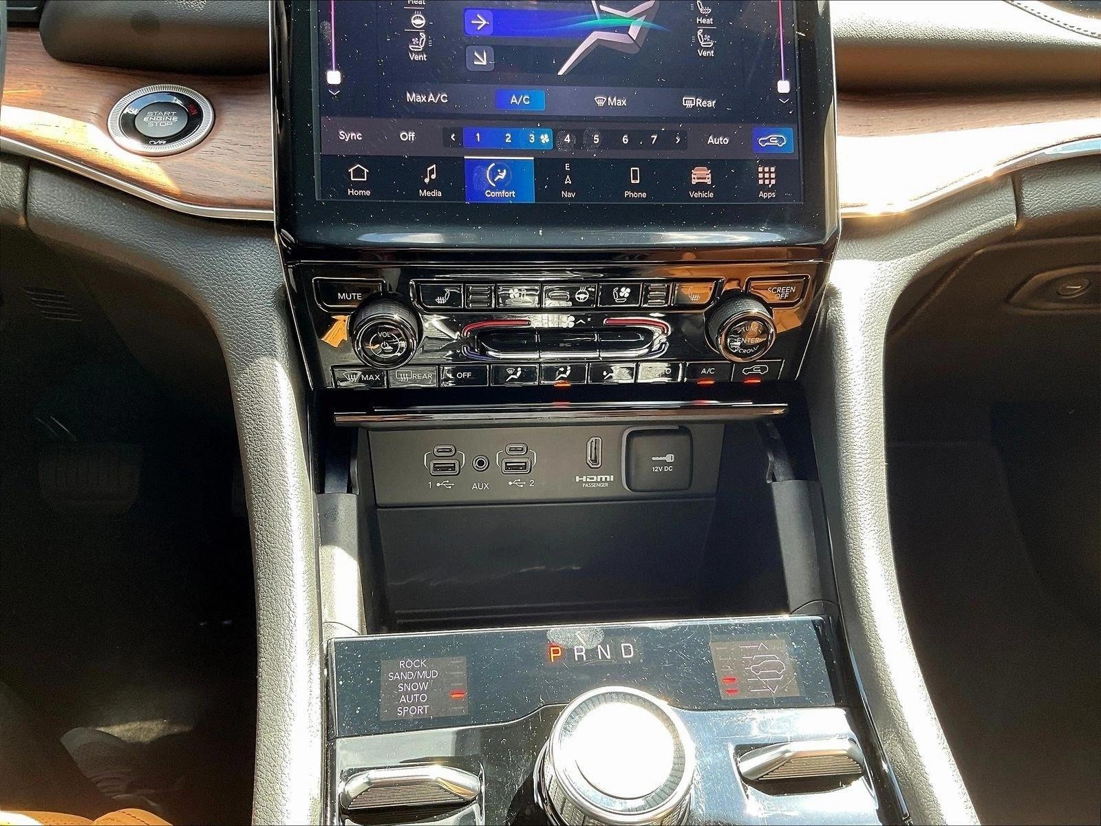Used 2023 Diamond Black Crystal Pearlcoat Jeep Summit image 20