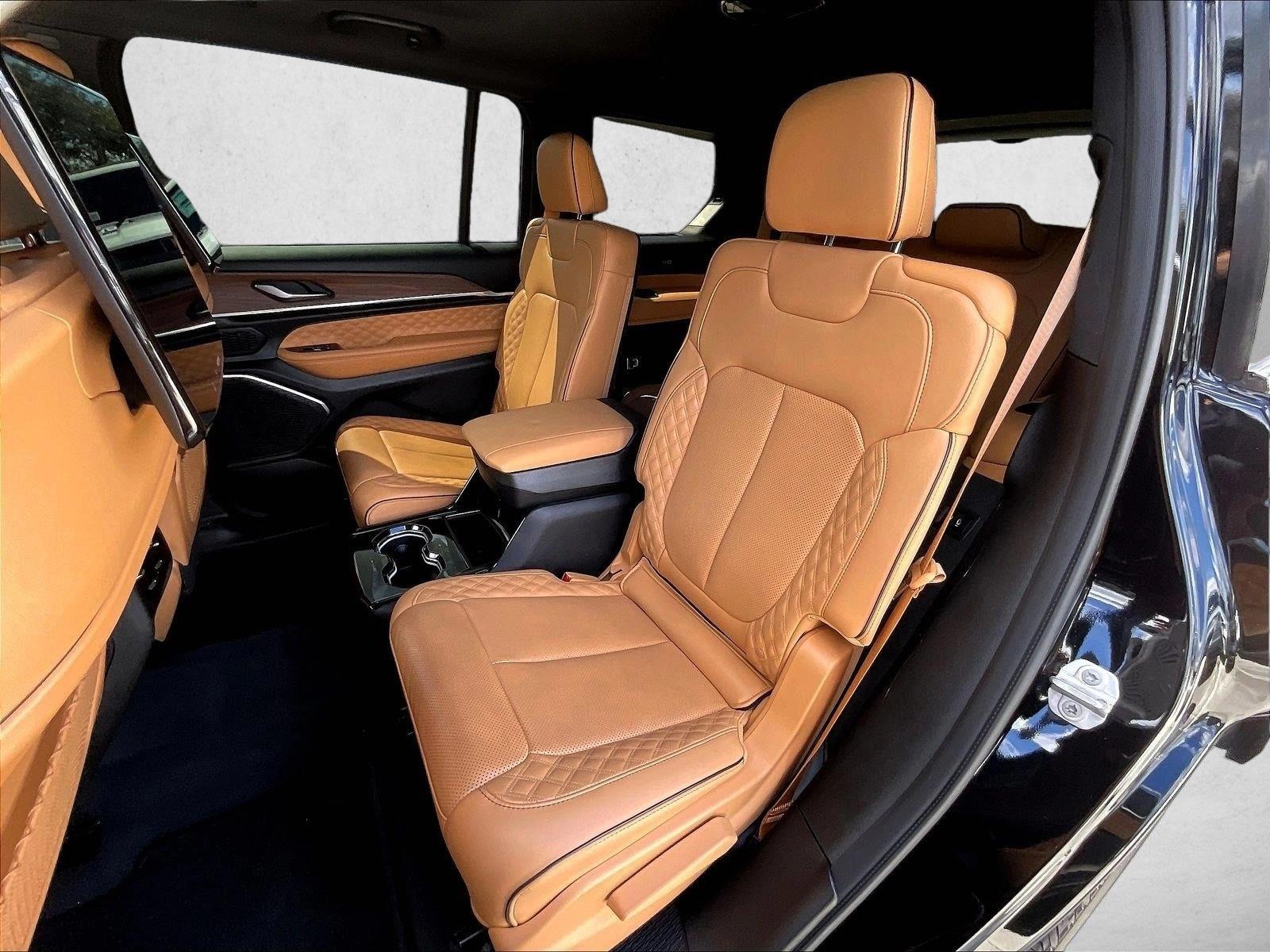 Used 2023 Diamond Black Crystal Pearlcoat Jeep Summit image 24