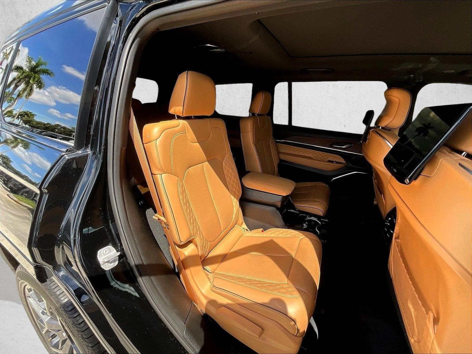 Used 2023 Diamond Black Crystal Pearlcoat Jeep Summit image 25