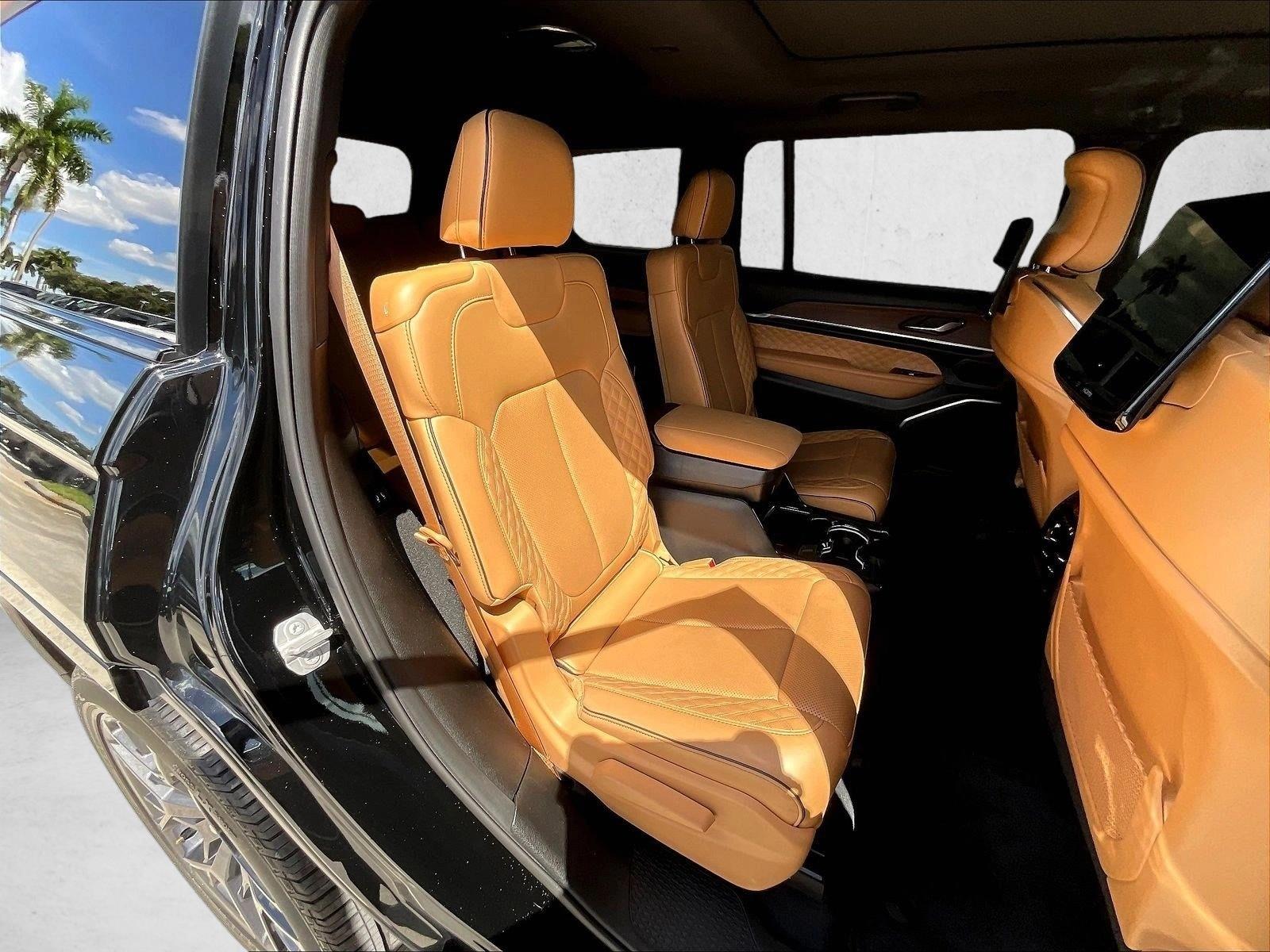 Used 2023 Diamond Black Crystal Pearlcoat Jeep Summit image 26