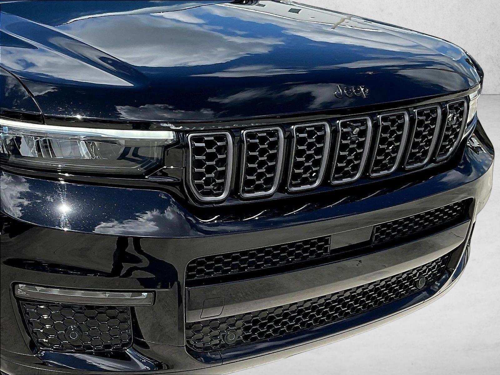 Used 2023 Diamond Black Crystal Pearlcoat Jeep Summit image 27