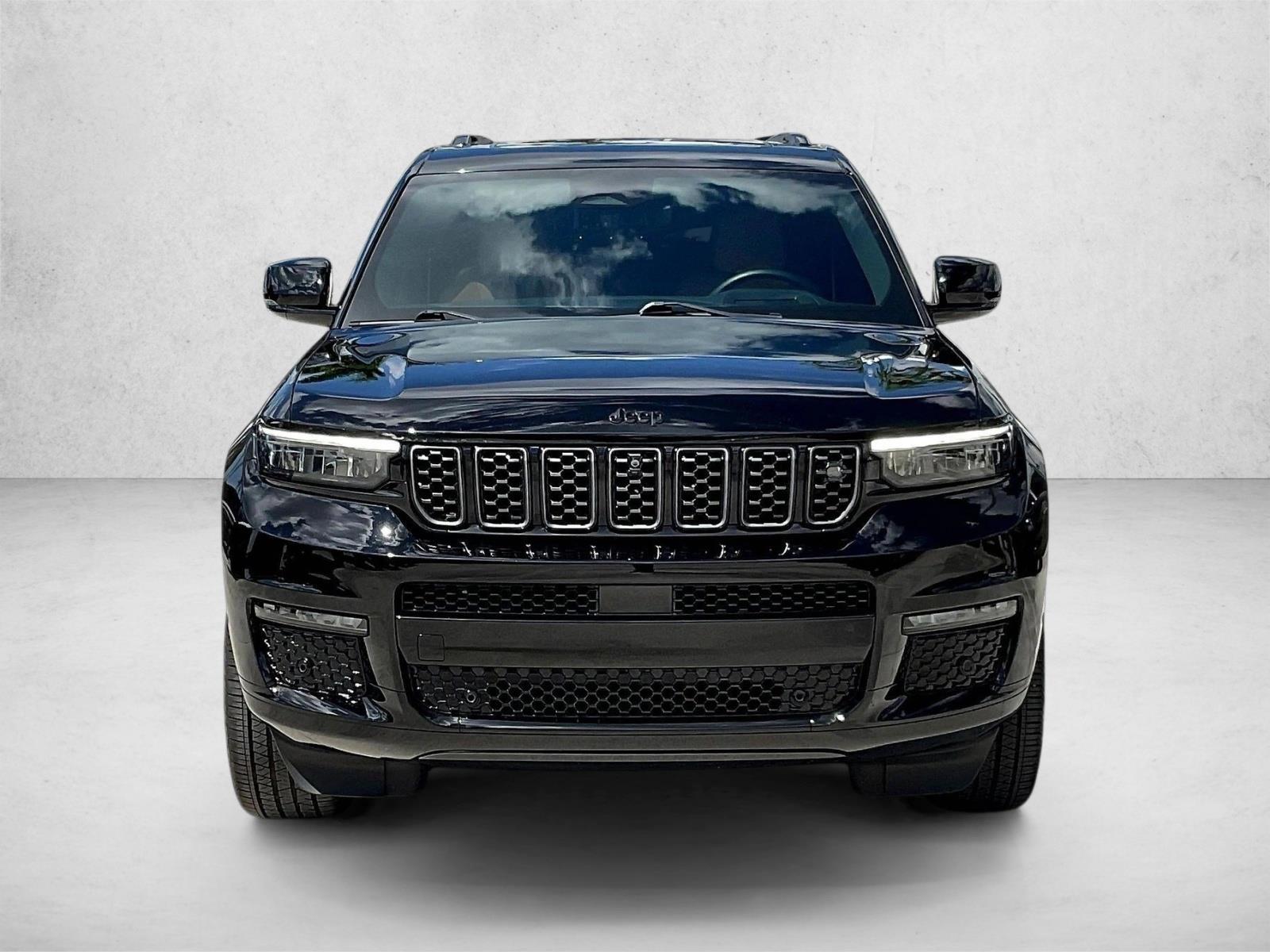 Used 2023 Diamond Black Crystal Pearlcoat Jeep Summit image 2