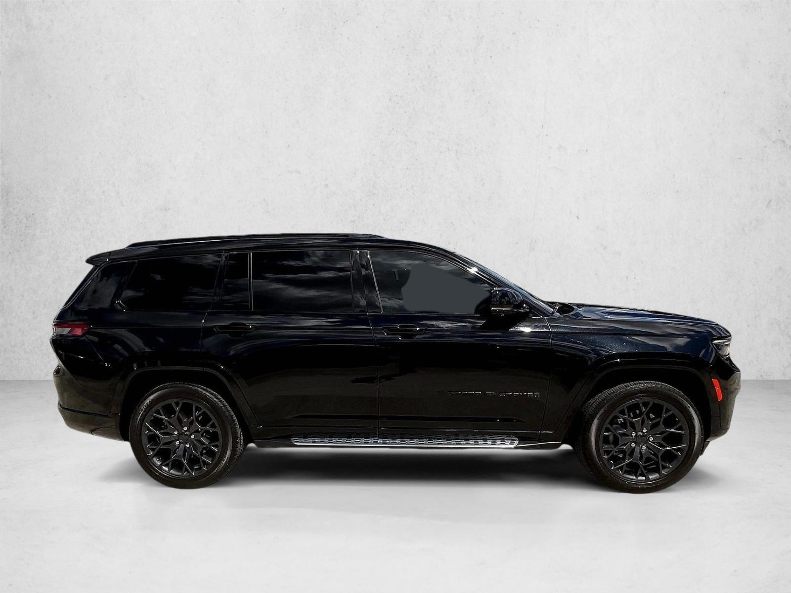 Used 2023 Diamond Black Crystal Pearlcoat Jeep Summit image 3