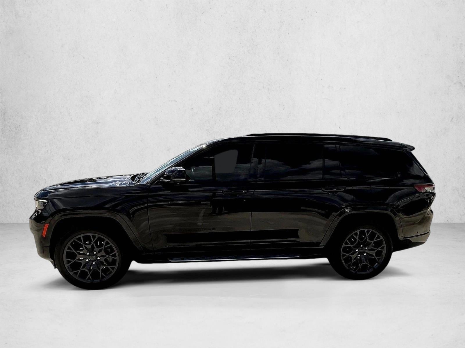 Used 2023 Diamond Black Crystal Pearlcoat Jeep Summit image 4