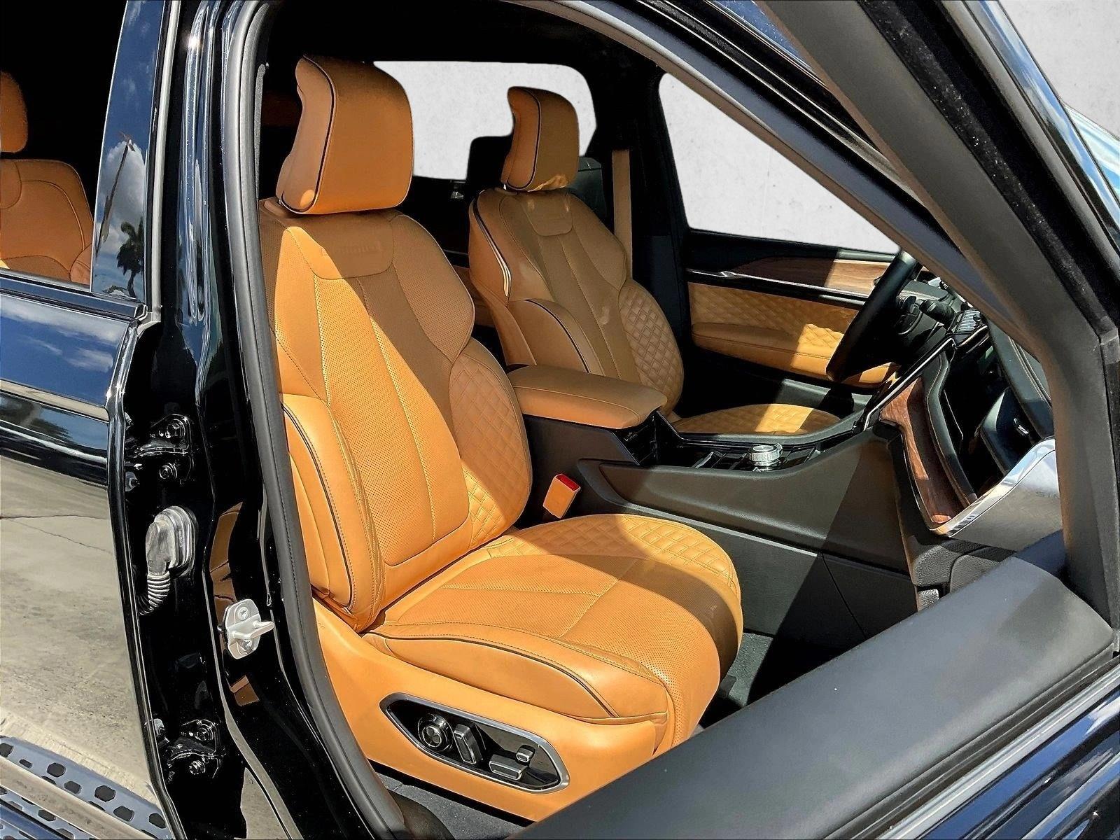 Used 2023 Diamond Black Crystal Pearlcoat Jeep Summit image 7