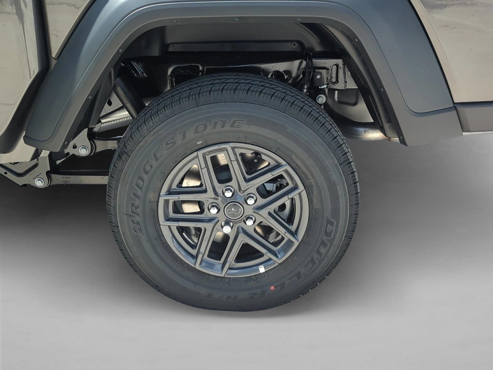 Used 2025 Granite Crystal Metallic Clearcoat Jeep Sport S image 10